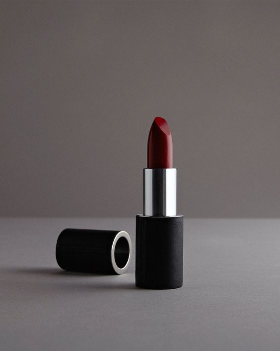 La Bouche Rouge - Black Vegan Lipstick Case
