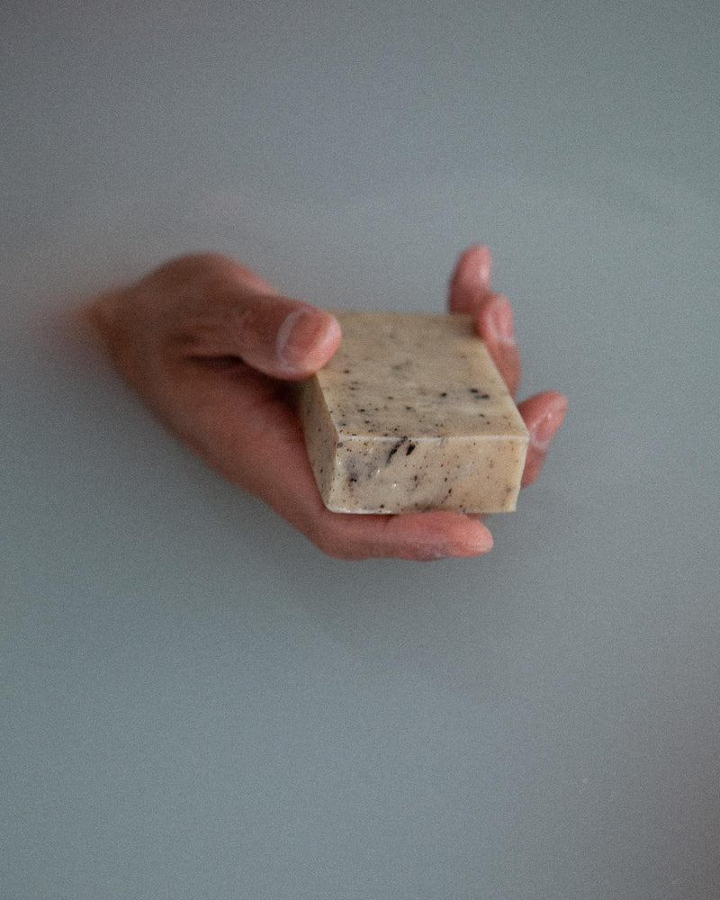 midnight 00.00 BODY SCRUB BAR 00.33